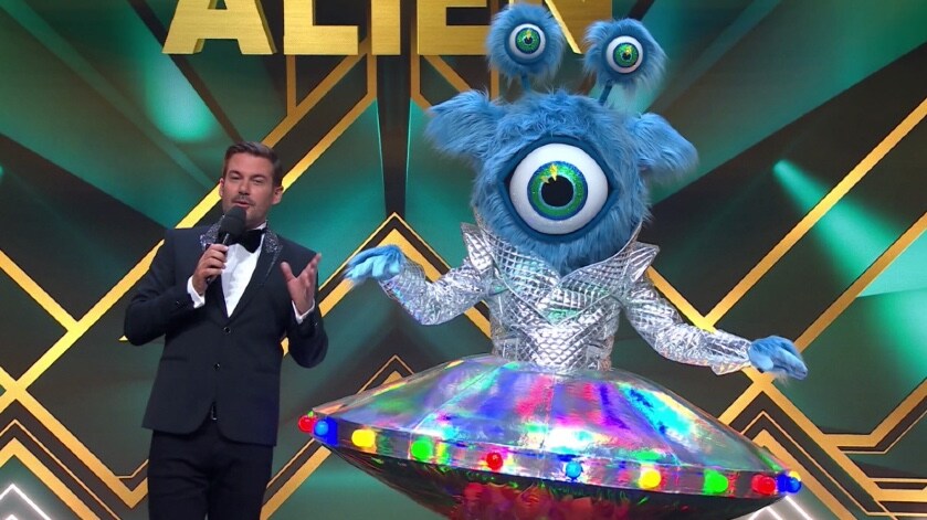 Déze BN'er zat in het buitenaardse pak van De Alien in The Masked Singer