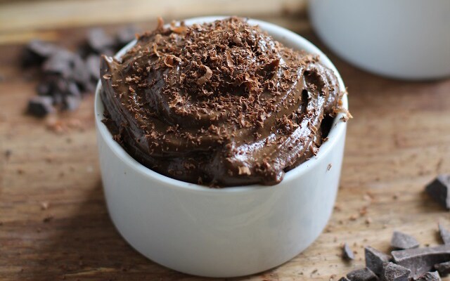Deze romige chocomousse maak je met maar 4 ingrediënten - Flair - Voor ...