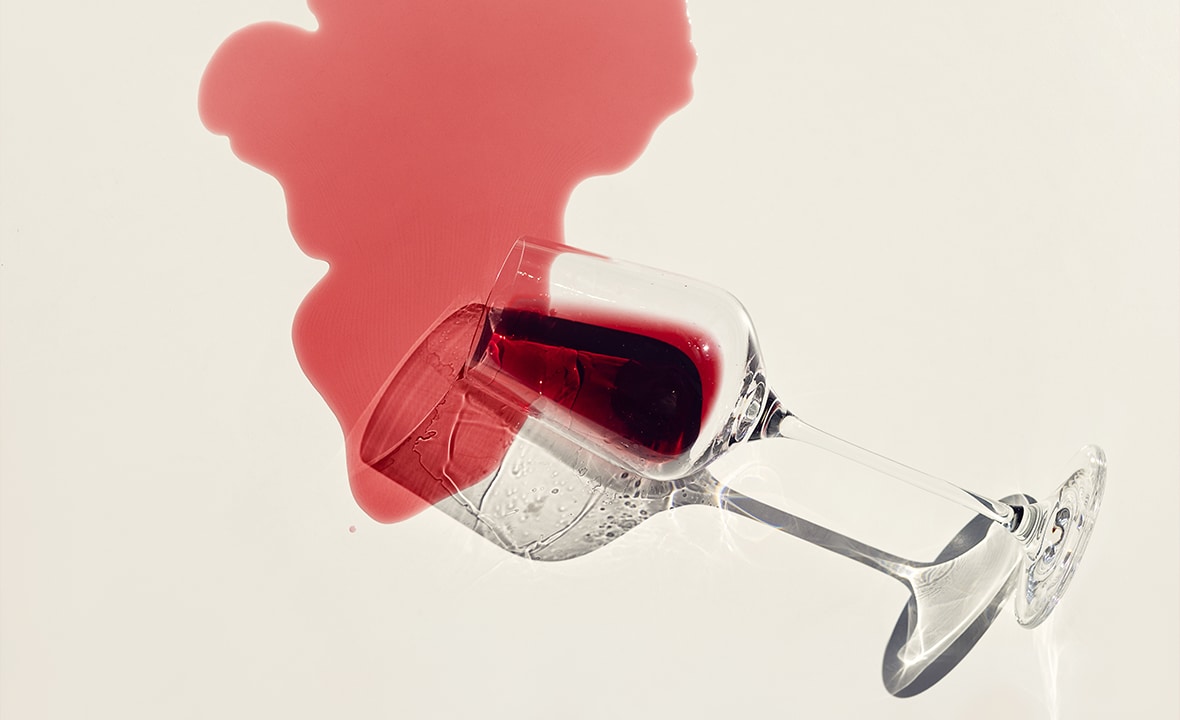 rode wijnvlekken uit tafelkleed