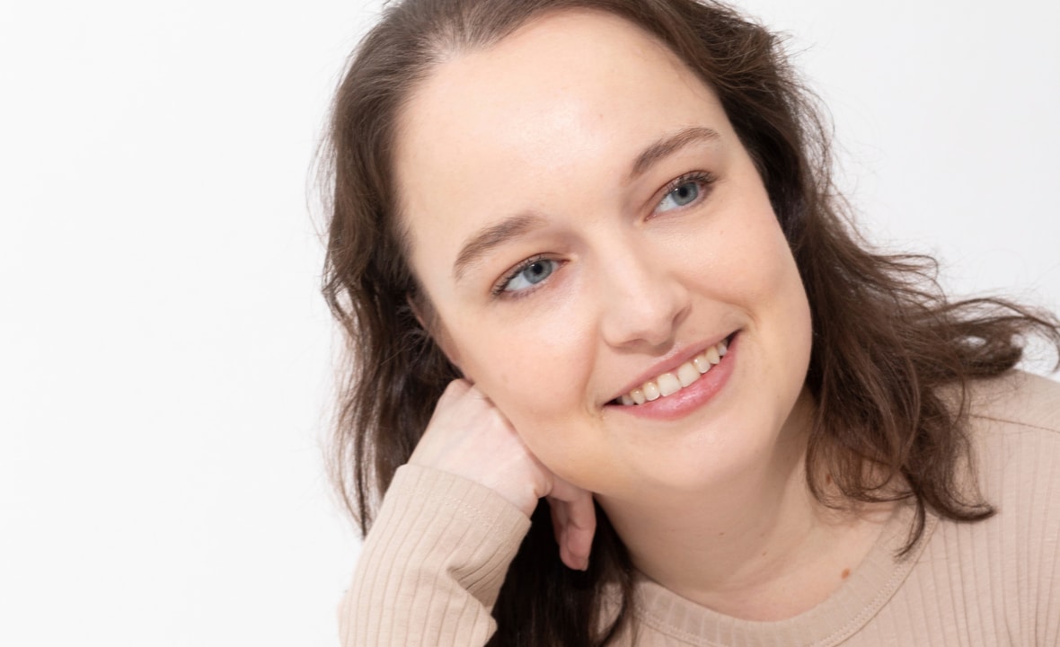 Eline (31): ‘Dat ik moeilijk vrienden maak, komt door mijn jeugdtrauma’