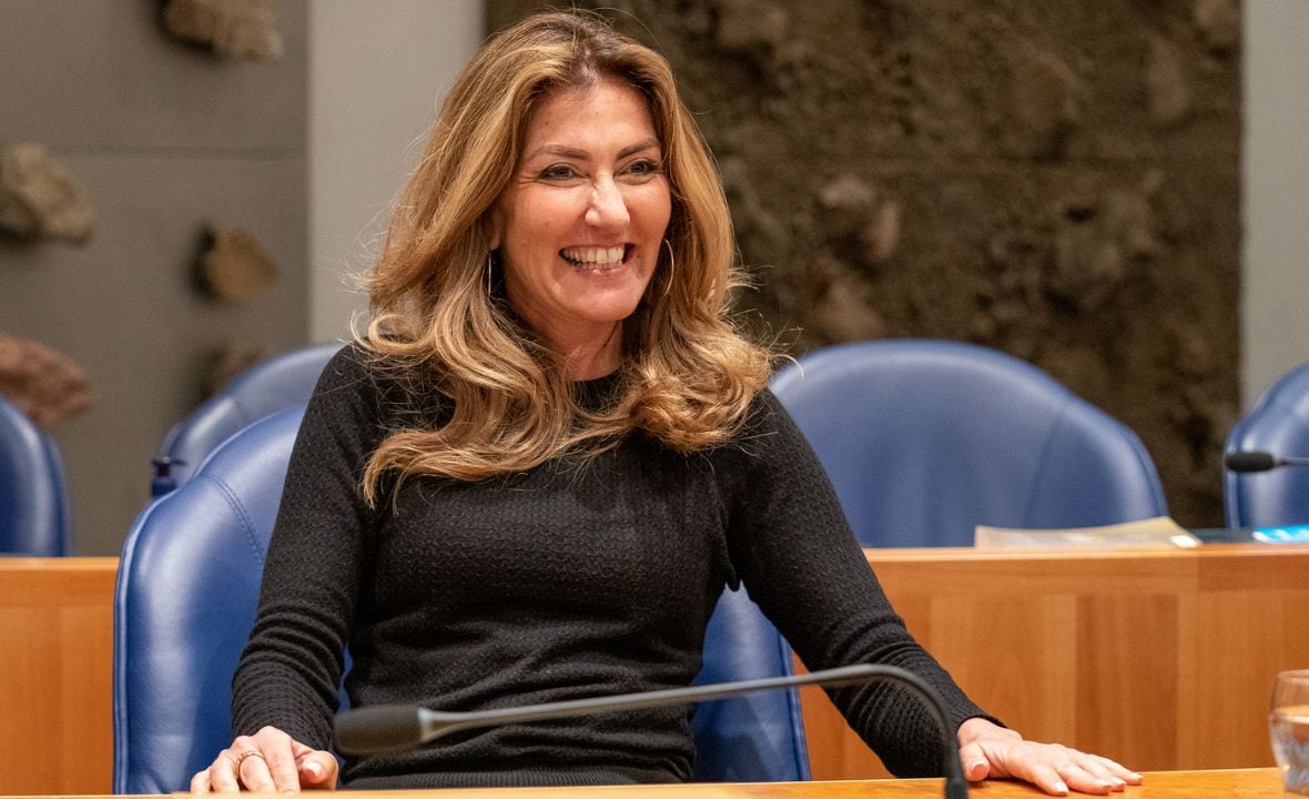 Aha zó ziet man van VVDleider Dilan Yeşilgöz er dus uit Flair