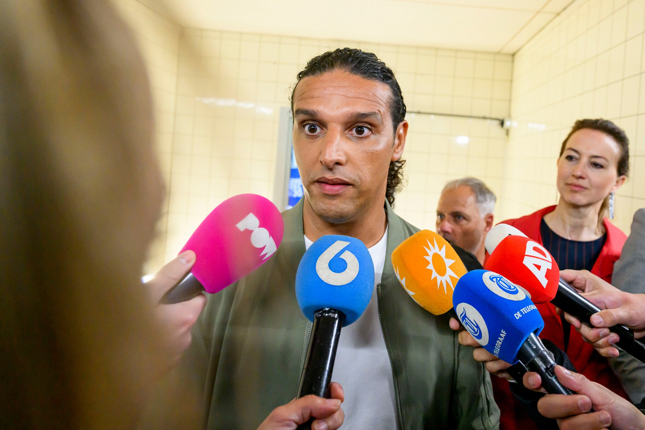 Ali B in tranen na uitspraak Openbaar Ministerie: ‘ik ben moe’