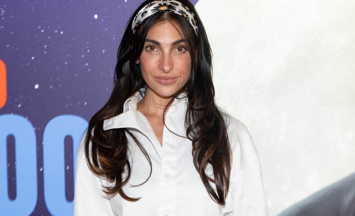 Anna Nooshin struggelt met moederschap: ‘Twee uur gehuild’