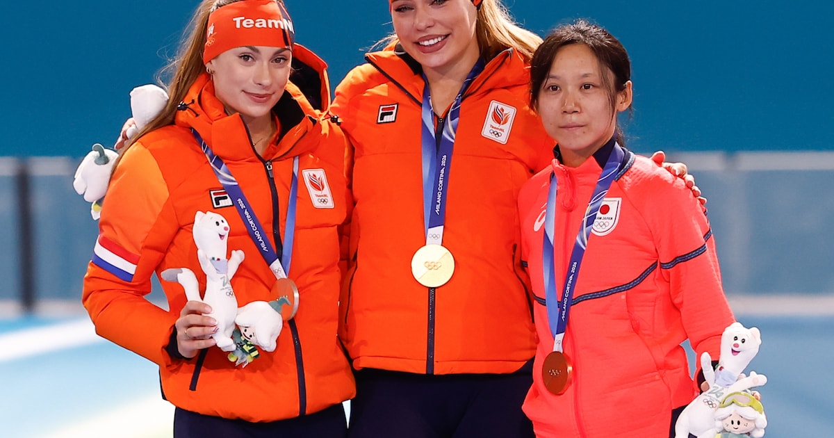 Koning Willem-Alexander trots op Jutta Leerdam en Femke Kok